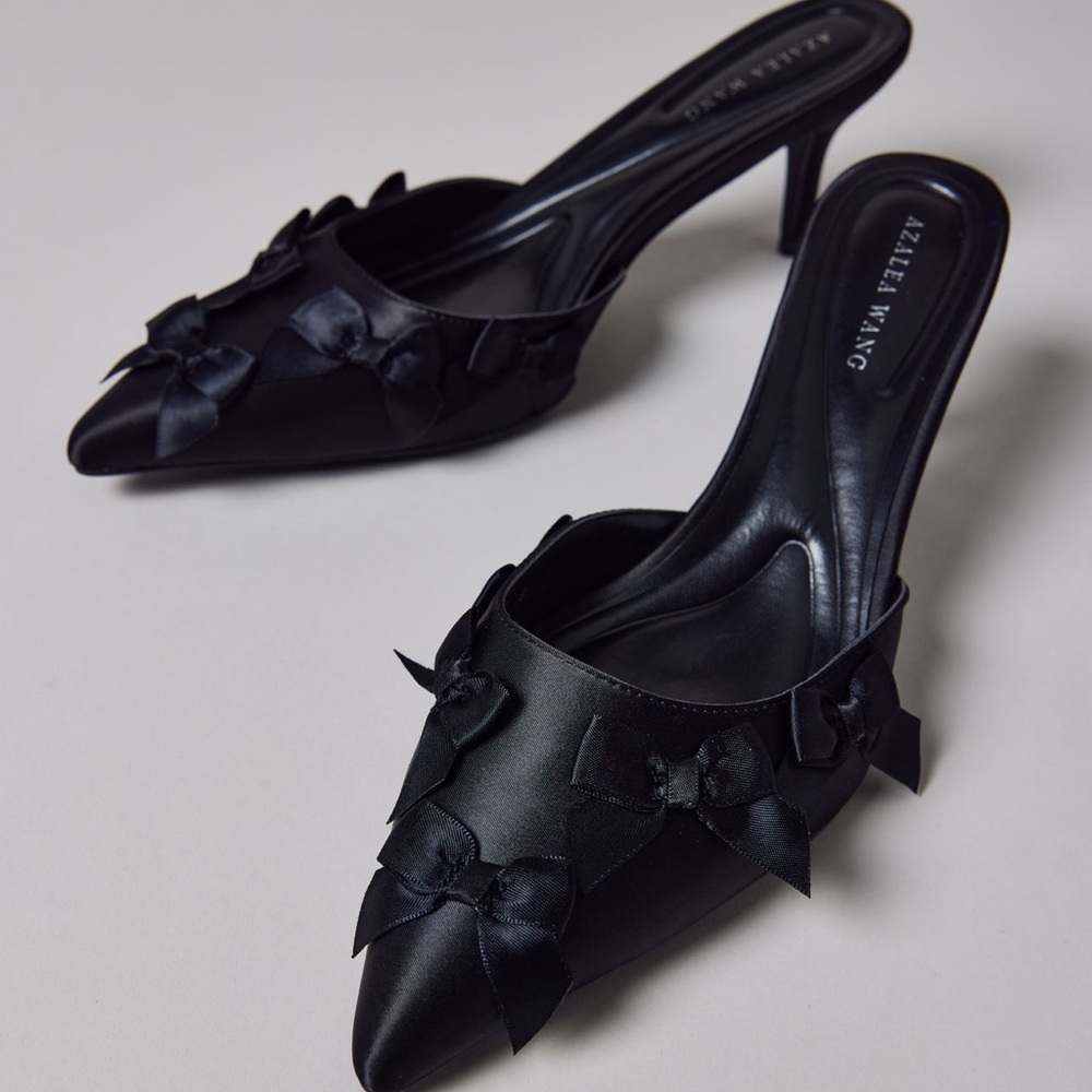 Bow kitten heel